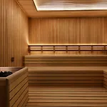 Ramada Encore By Wyndham Basin Express فندق 4*