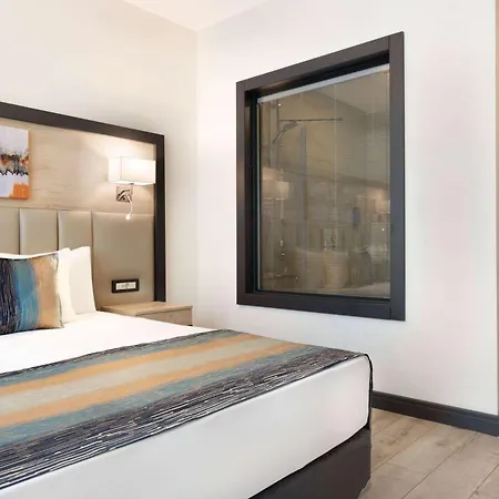 Ramada Encore By Wyndham Basin Express 4*