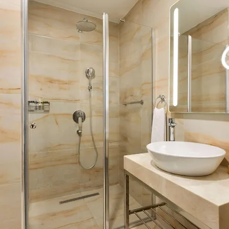 Ramada Encore By Wyndham Basin Express 4*