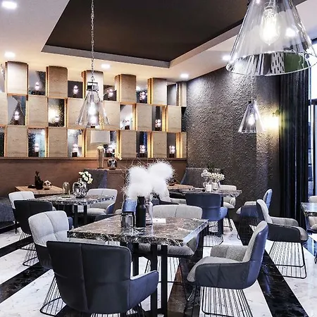 Ramada Encore By Wyndham Basin Express מלון