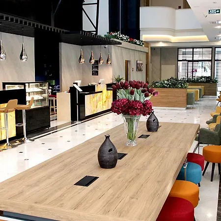 Ramada Encore By Wyndham Basin Express 4*