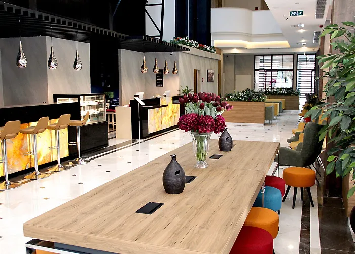 Ramada Encore By Wyndham Basin Express Hotel