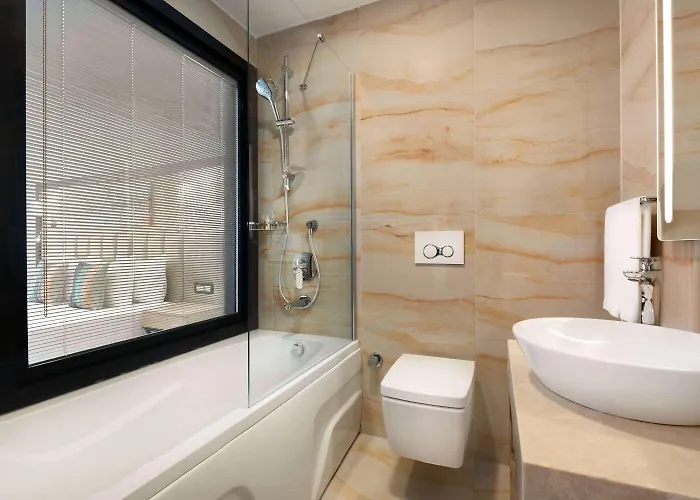 Ramada Encore By Wyndham Basin Express Hotel 4*