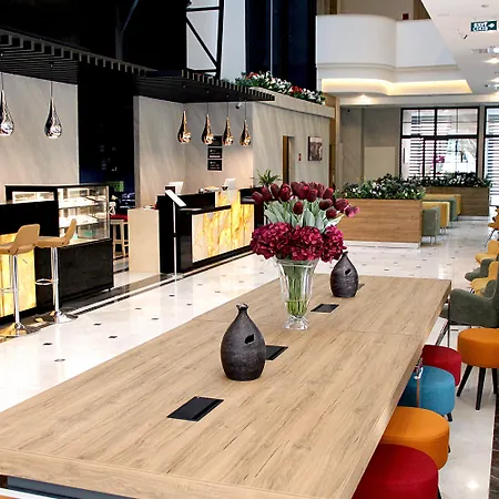 Ramada Encore By Wyndham Basin Express Hotel